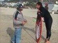 Pijany na desce surfingowej