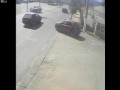 Motocyklista przeleciał przez maskę samochodu