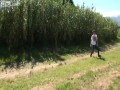 Próbował przeskoczyć nad samochodem