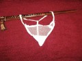 Laska w stringach