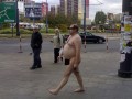 Poranny spacerek na golasa