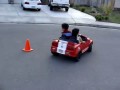 Drift dziecka mini samochodem