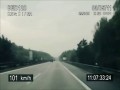 Rowerzysta ucieka przed policją na autostradzie