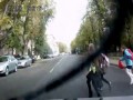 Dzieci wesoło wybiegły ze szkoły