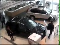 Demolka w salonie samochodowym