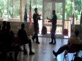 Szybkie obezwładnienie napastnika z bronią