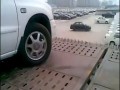 Rozładunek samochodów z ciężarówki
