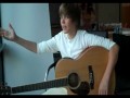 Justin Bieber śpiewa Lonely Girl