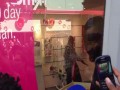 Demolka w salonie T-Mobile