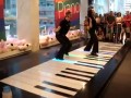 Dwie dziewczyny, jedno pianino