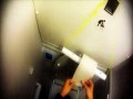 Samolot wsysa całą rolkę papieru