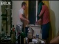 Pijany Superman wylatuje przez okno