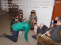 SZOK! Gimnazjalistki liżą księdzu...