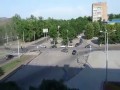 Pijany mężczyzna blokuje ruch