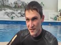 Delfin, który potrafi poruszać się po lądzie