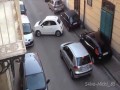 Włoski kierowca utknął podczas manewru