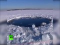 Obraz dziury po uderzeniu meteorytu w Rosji