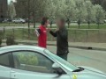 Właściciel Ferrari parkuje na miejscu dla niepełnosprawnych...