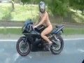 Czeska motocyklistka topless