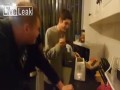 Czy można włożyć nóż w toster?