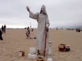 Levitation in Santa Monica pier, California. Where is the trick?