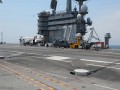 X-47B ląduje na lotniskowcu