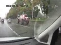 Monstertruck na drodze w Rosji