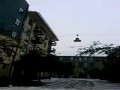Lodowy Armagedon z dachu budynku