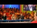 Show z udziałem stołu bilardowego i domina