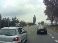 Szaleniec w Peugeocie jedzie na czołówkę