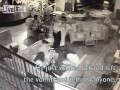 Koleś zajebał pawiana na podłogę, a potem...