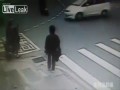Nawet na chodniku nie jest bezpiecznie ... +18