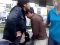 Cyganie robią zakupy w sklepie