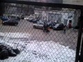 Biedni Ludzie odbierają dary z MOPSu furami