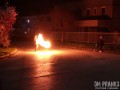 Żart z miotaczem ognia