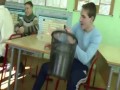 Chamstwo na maxa: Kosz na głowę nauczycielce?