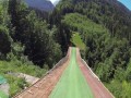 Skok ze skoczni na rowerze