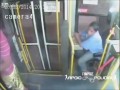 Napadli na autobus
