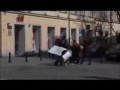 Co za debil - Człowiek uderzony w twarz na Nowym Świecie w biały dzień
