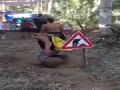 Dyskoteka brudasów w lesie, taniec grzebalec