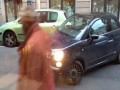 Parkująca kobieta