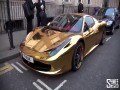 Złote Ferrari