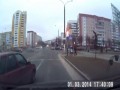 Karetką na sygnale przez skrzyżowanie