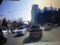 Manewry na skrzyżowaniu z kobietą za kierownicą - combo z Rosji