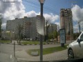 Samochód na wstecznym biegu zrobił niezłą rozpierduchę