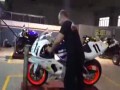 Jak zrobić ogień z wydechu w motocyklu
