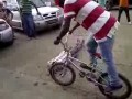 Niesamowite opanowanie roweru