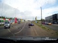 Położył motocykl i uniknął potężnego wypadku