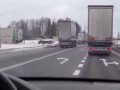 Samochody ciężarowe na drodze - niebezpieczne manewry