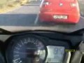 Motocyklista zepchnięty z drogi